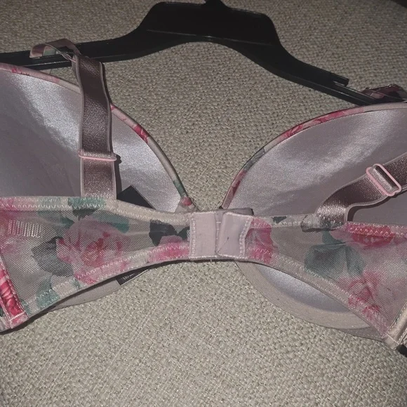 Victorias Secret Very Sexy Floral Pink Bra With Rhinestones Details On The Strap - Picture 3 of 5